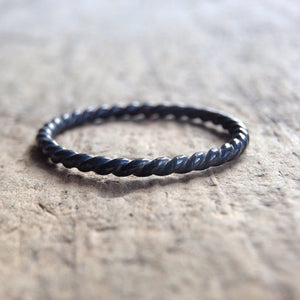 Black Silver Twist Ring - TesoroDelSol