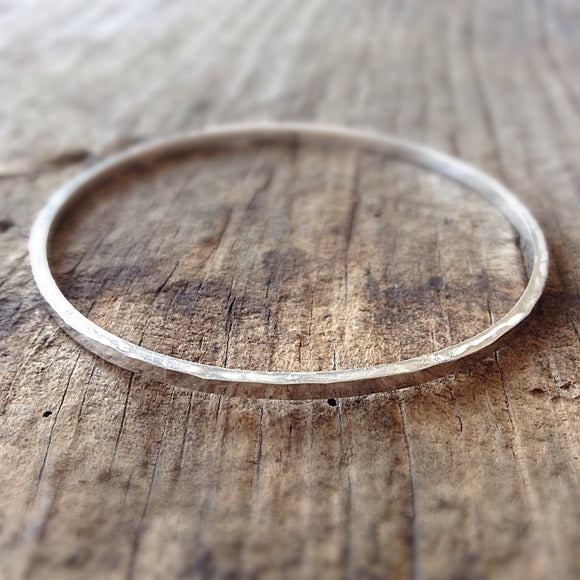 Sterling Silver Square Hammered Bangle - TesoroDelSol